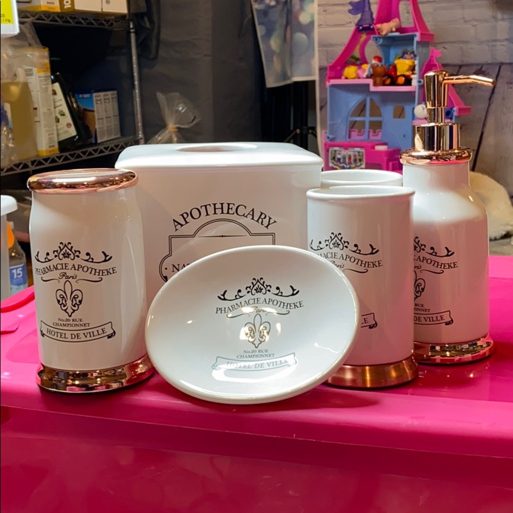 ❌SOLD❌Rose gold/White Powder room set